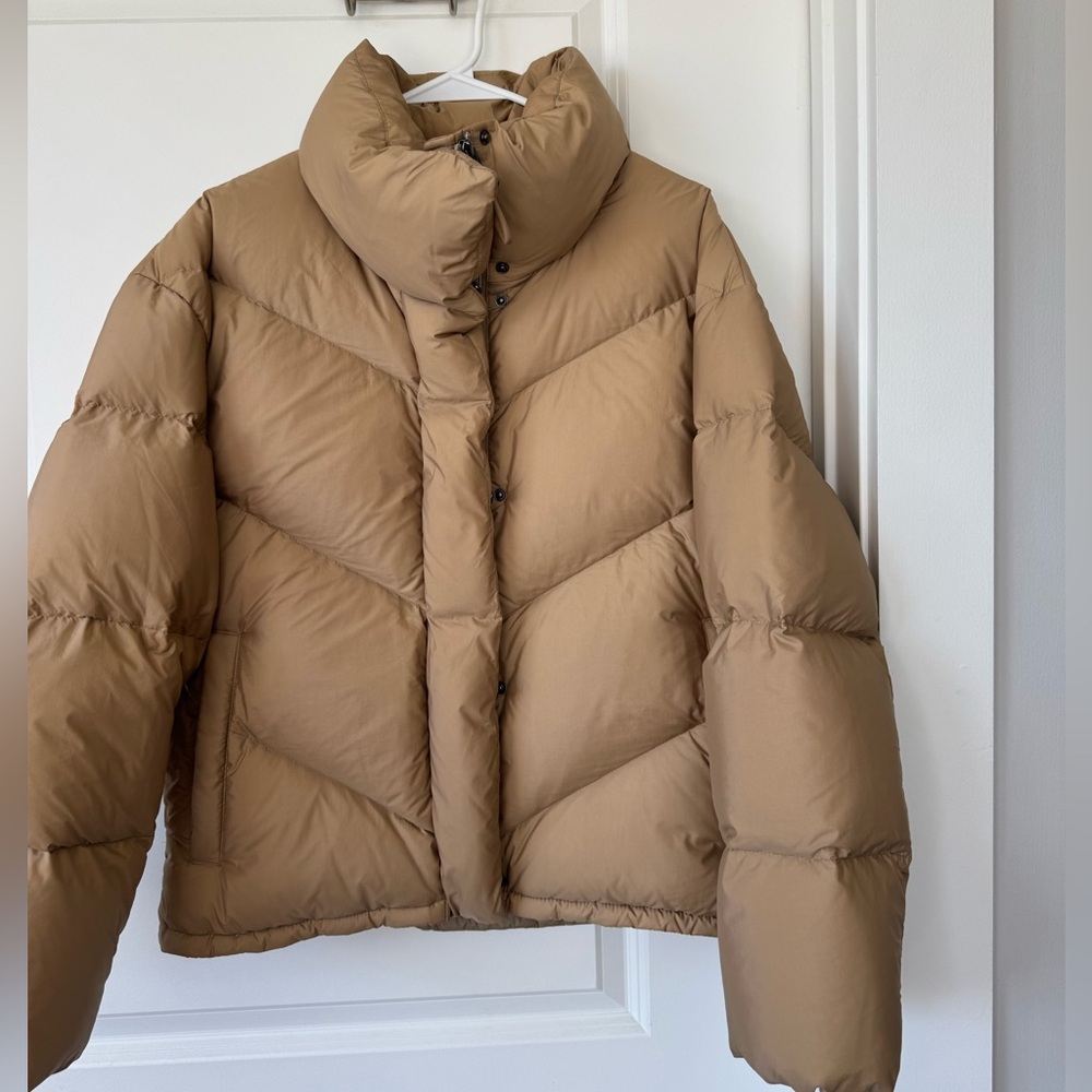 Aritzia - cloud puff - Picture 1 of 3